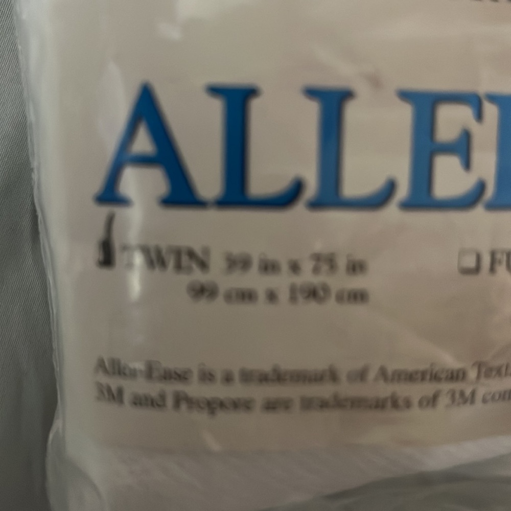 Aller-ease twin mattress cover. Protects from allergens. Waterproof NWT - Picture 3 of 3